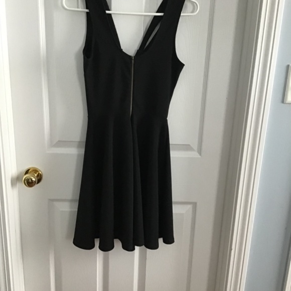 Black cocktail dress from Le Chateau - Picture 4 of 4